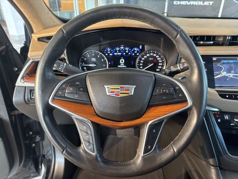 Used 2017 Cadillac XT5 Platinum w/ Driver Assist Package image 28