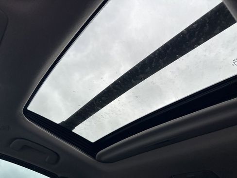 Used 2023 Toyota Corolla Cross LE w/ Moonroof Package image 24