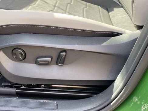 New 2026 Volkswagen Taos SE AWD/4WD image 19