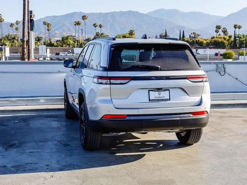 New 2026 Jeep Grand Cherokee Altitude RWD image 7