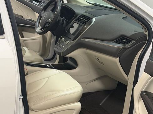 Used 2019 Lincoln MKC Premiere FWD image 11