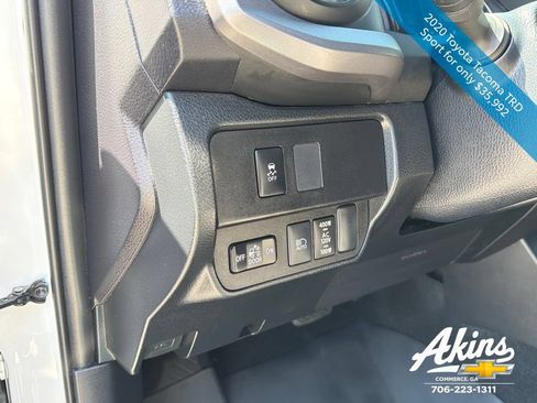 Used 2020 Toyota Tacoma TRD Sport w/ Technology Package AWD/4WD image 13