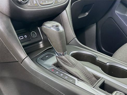 Used 2020 Chevrolet Equinox LT image 16