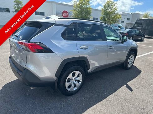 Used 2021 Toyota RAV4 LE AWD/4WD image 9