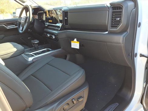 New 2026 GMC Sierra 1500 SLT image 10