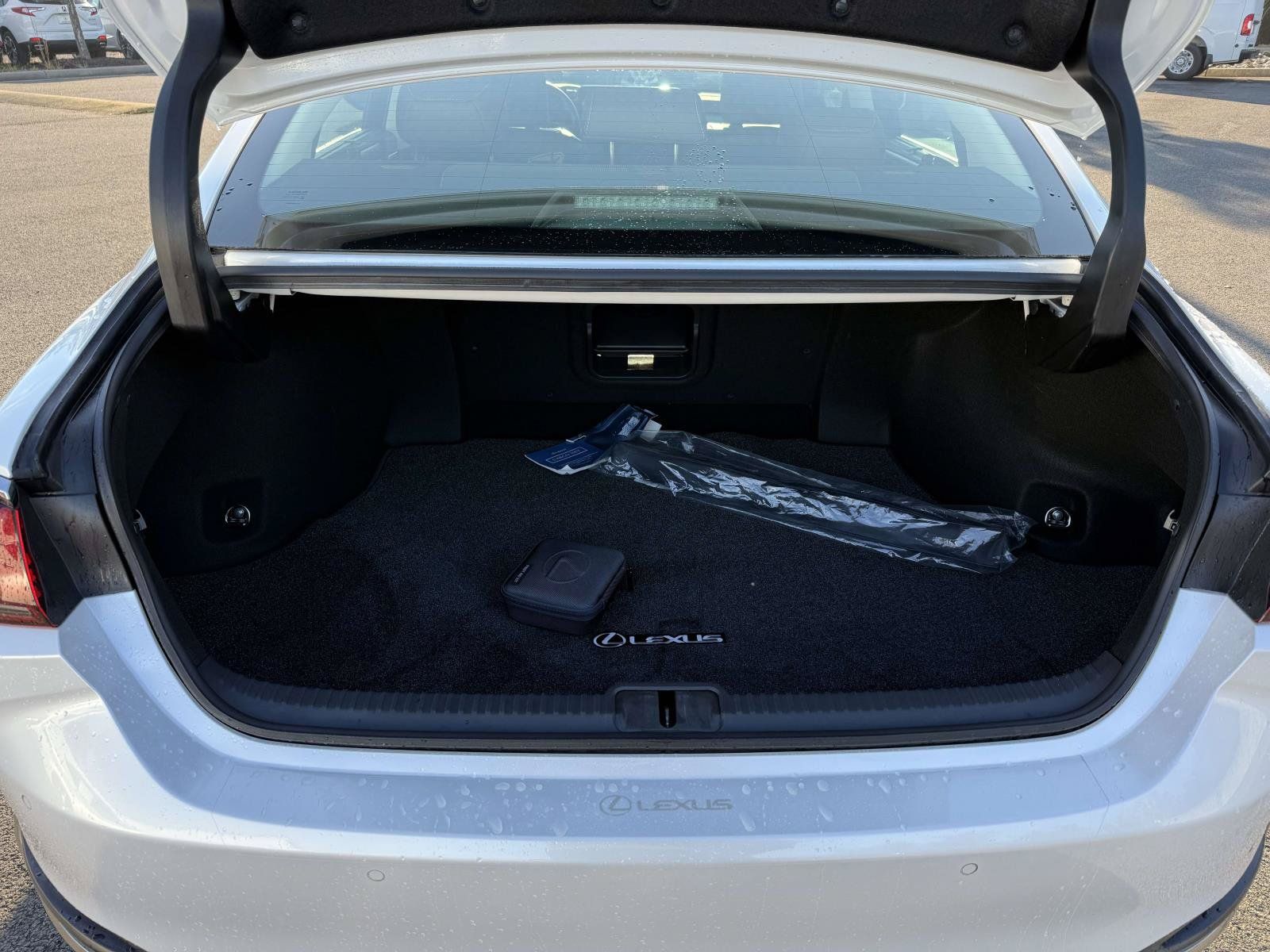 Used 2024 Lexus ES 300h Ultra Luxury w/ Accessory Package (Z2) FWD image 28