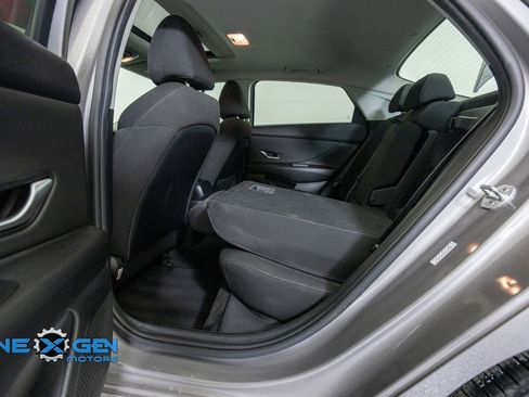 Used 2021 Hyundai Elantra SEL w/ Convenience + Premium Package FWD image 28