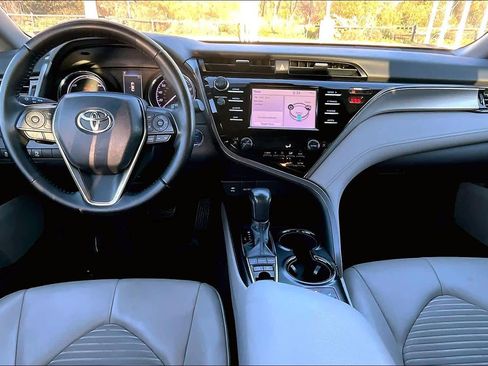 Certified 2019 Toyota Camry SE image 15