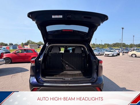 Used 2023 Toyota Highlander LE FWD image 9