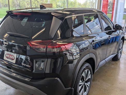 Used 2023 Nissan Rogue SV image 10