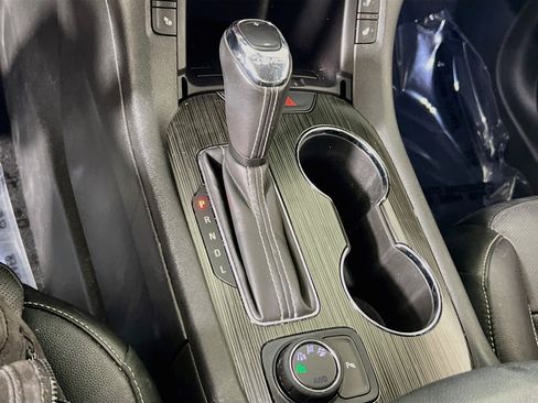 Used 2019 GMC Acadia SLT w/ LPO, Floor Liner Package AWD/4WD image 17