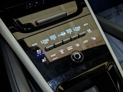 Certified 2025 Porsche Cayenne S AWD/4WD image 37