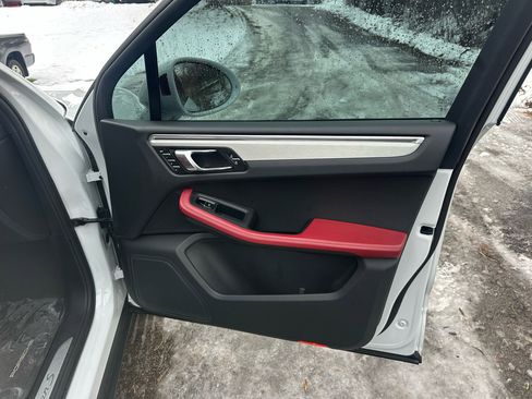 Used 2023 Porsche Macan S image 23