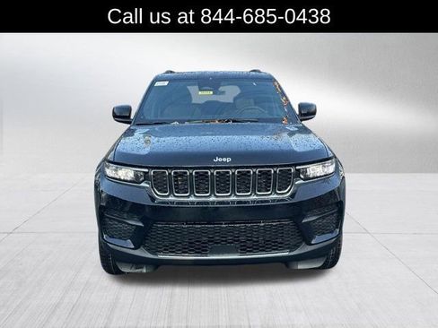 New 2025 Jeep Grand Cherokee Laredo image 2