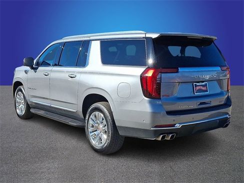 Used 2025 GMC Yukon XL Denali image 6