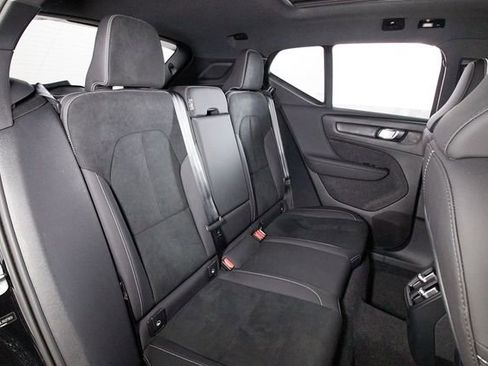 Used 2024 Volvo XC40 Recharge Plus w/ Protection Package Premier AWD/4WD image 18