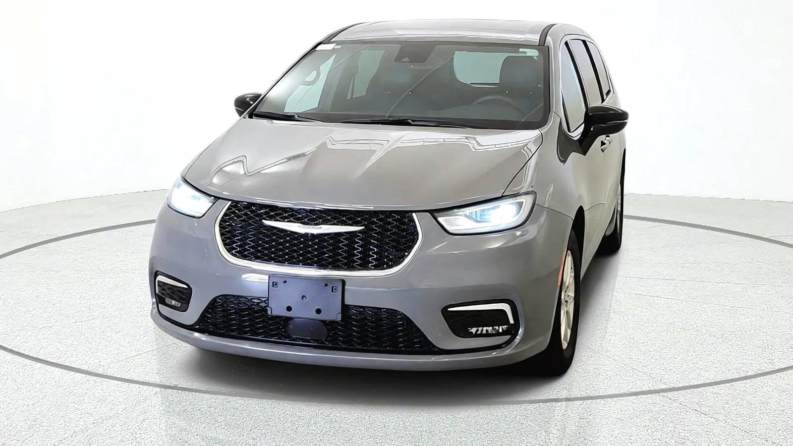 Used 2025 Chrysler Pacifica Select FWD image 3