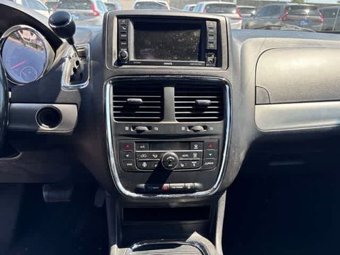 Used 2018 Dodge Grand Caravan GT FWD image 19