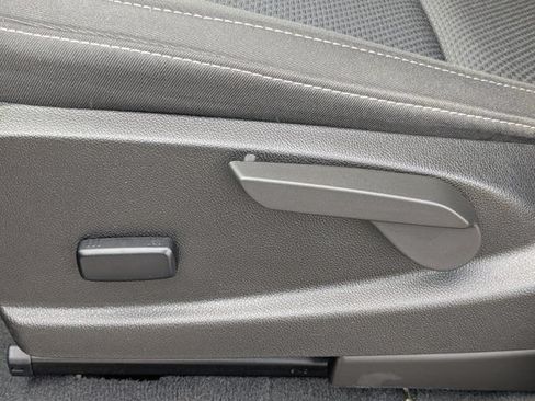 Used 2022 Chevrolet Colorado LT RWD image 19