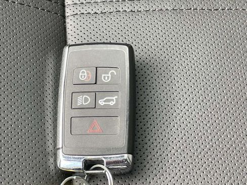 Used 2025 Land Rover Range Rover Velar S image 32