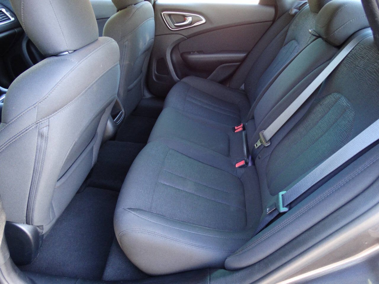 Used 2016 Chrysler 200 Limited FWD image 29