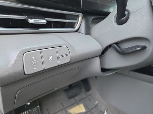 Used 2025 Hyundai Elantra SEL FWD image 26