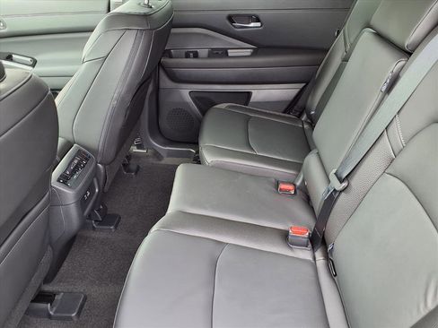 New 2025 Nissan Pathfinder SL image 10