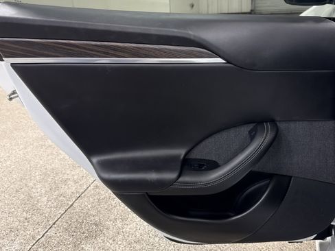 Used 2022 Tesla Model S Base image 18