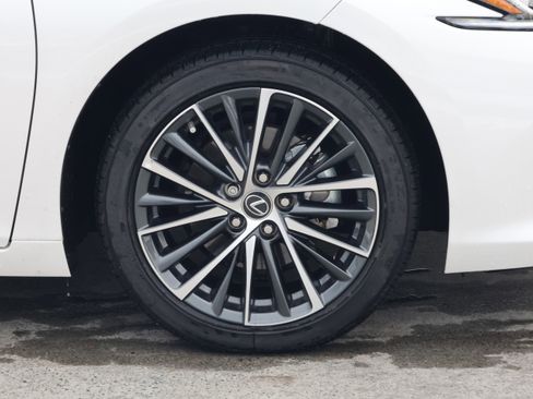 Certified 2025 Lexus ES 350 w/ Premium Package image 11