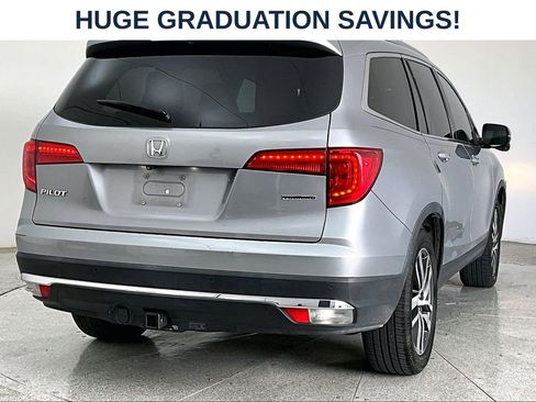 Used 2017 Honda Pilot Touring image 1
