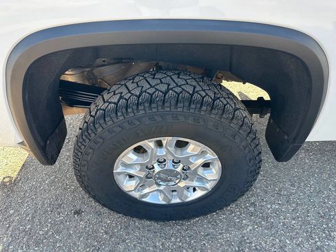Used 2020 Chevrolet Silverado 2500 LT w/ Convenience Package AWD/4WD image 11