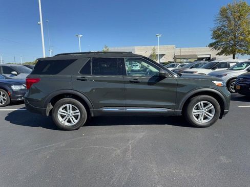Used 2023 Ford Explorer XLT w/ Class IV Trailer Tow Package AWD/4WD image 2