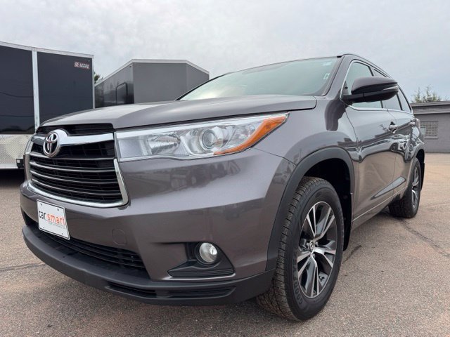 Used 2017 Toyota Highlander XLE AWD/4WD image 3
