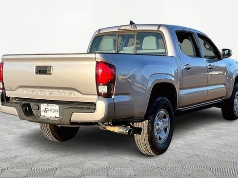 Used 2018 Toyota Tacoma SR image 5