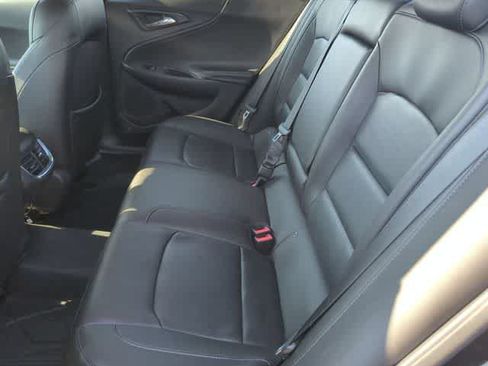 Used 2018 Chevrolet Malibu LT w/ Leather Package FWD image 18