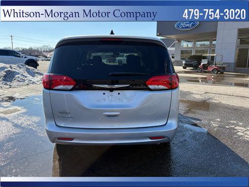 Used 2023 Chrysler Voyager LX image 6