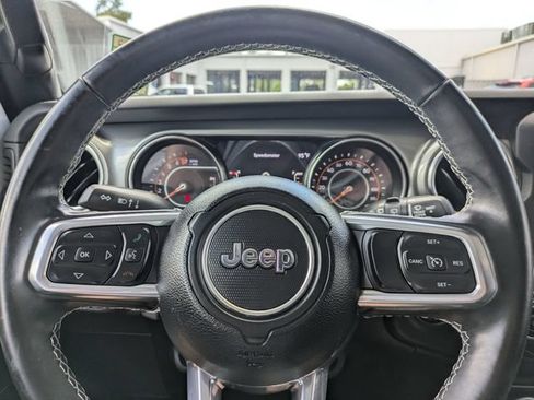 Used 2021 Jeep Wrangler Unlimited Sahara AWD/4WD image 31