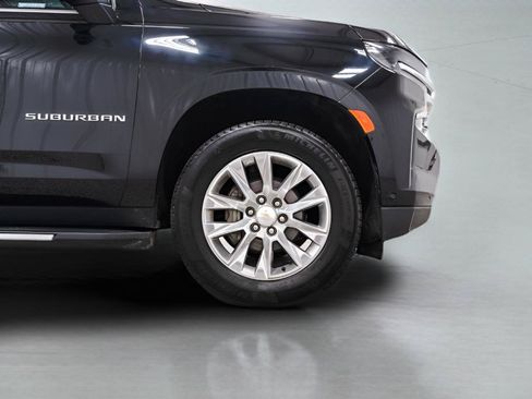 Used 2023 Chevrolet Suburban Premier w/ Advanced Technology Package AWD/4WD image 7
