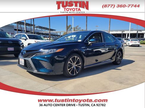 Certified 2018 Toyota Camry SE image 1