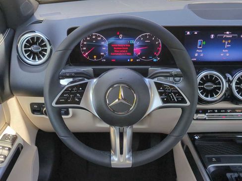 Used 2025 Mercedes-Benz GLB 250 4MATIC image 25