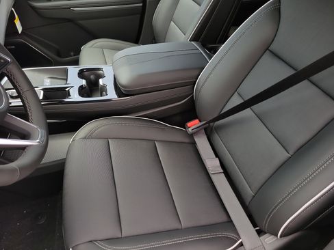 New 2026 Buick Enclave Preferred w/ Power Package FWD image 23