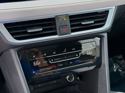 Certified 2025 Volkswagen Taos SE image 14