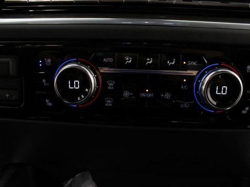 New 2026 GMC Sierra 1500 SLT AWD/4WD image 7