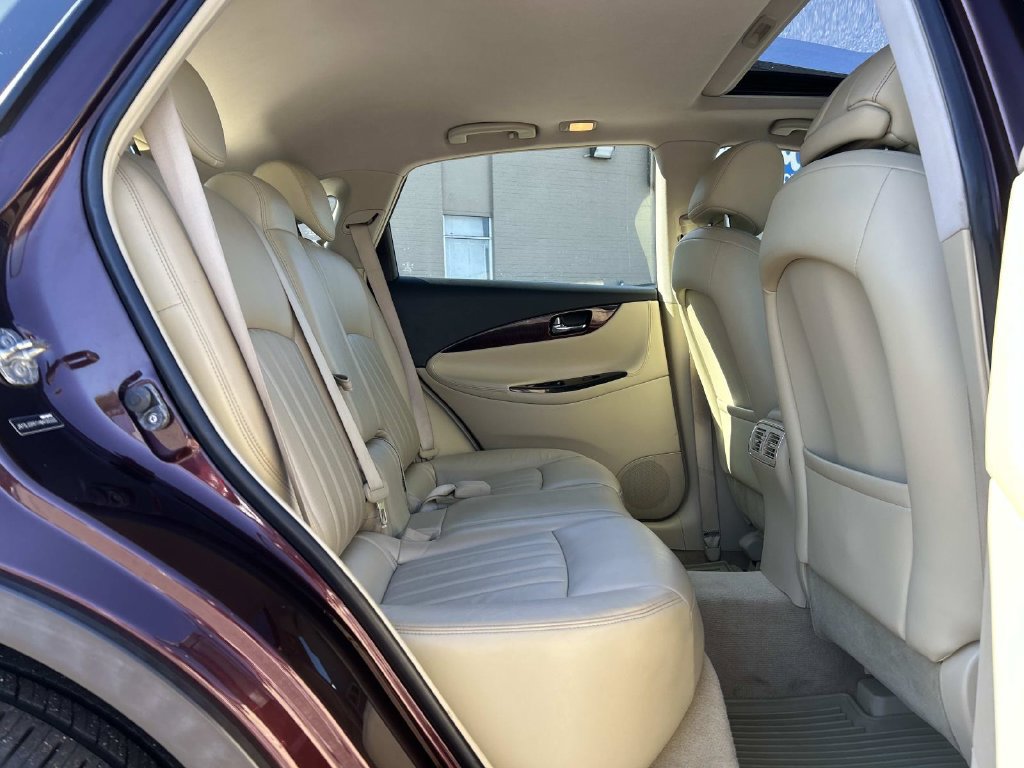Used 2017 INFINITI QX50 AWD w/ Technology Package image 16