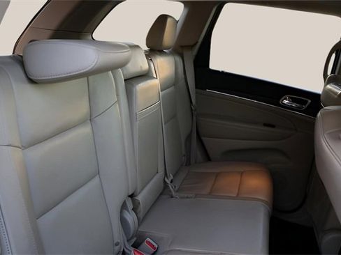 Used 2022 Jeep Grand Cherokee Limited image 18