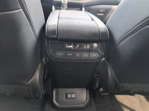 Used 2023 Toyota Highlander XLE image 17