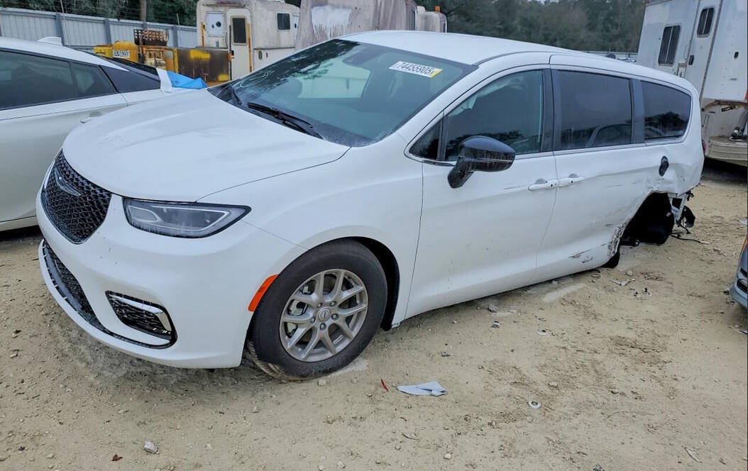 Used 2026 Chrysler Pacifica Select FWD image 55