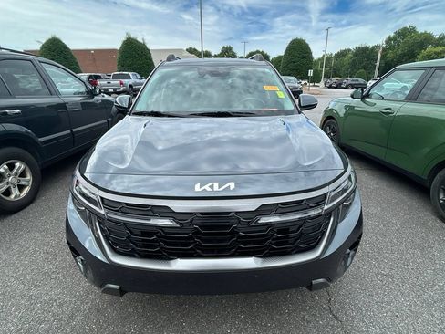 Used 2024 Kia Seltos X-Line AWD/4WD image 2