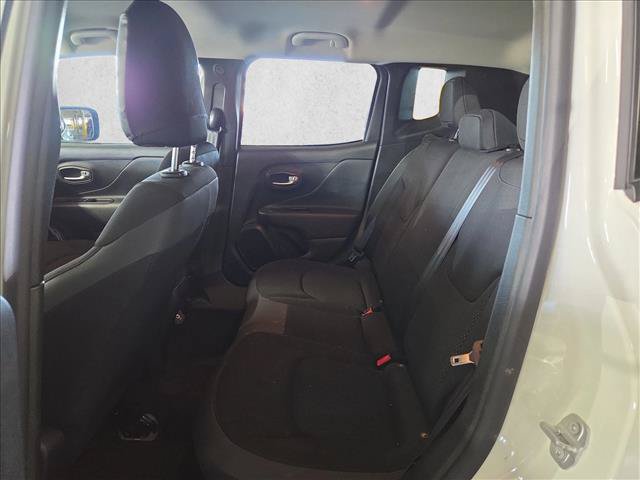 Used 2020 Jeep Renegade Altitude FWD image 17