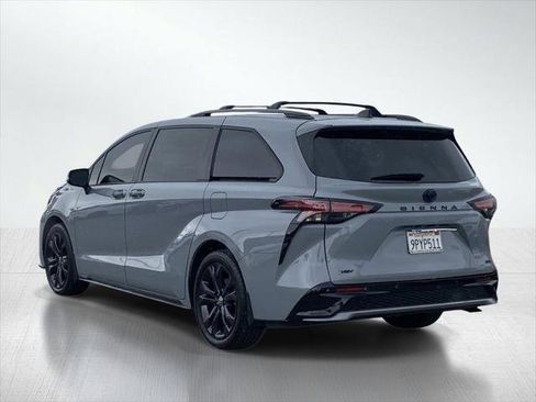 Certified 2025 Toyota Sienna XSE w/ XSE Premium Package FWD image 8